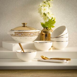 La Mesa white porcelain 1 soup tureen and 6 soup bowls