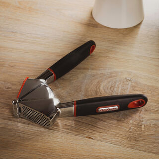 Betty Crocker Garlic Press W/Grip Handle L:19Cm