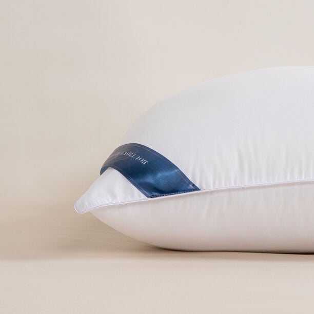Boutique Blanche white mircofiber pillow image number 5