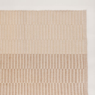 سجادة منسوجة يدوياً بمقاس 120*75سم باللون البيج