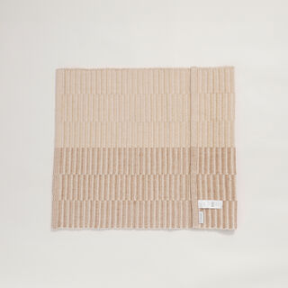 سجادة منسوجة يدوياً بمقاس 120*75سم باللون البيج