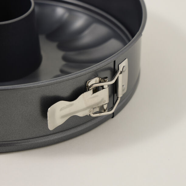 Betty Crocker Non Stick Springform Pan 2 Bottoms With Stainless Steel Lock, Grey Color Dia:28Cm image number 3