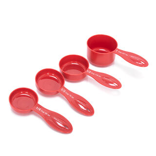 طقم أكواب قياس بلاستيكية من بيتي كروكر