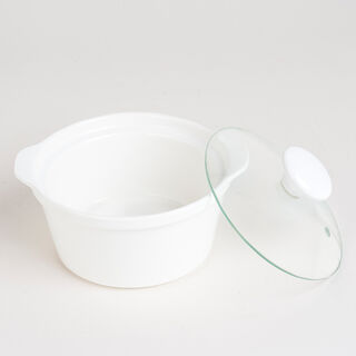 Porcelain 2Pcs Round Casseroles With Lid And Rattan Basket 0.6 L+ 0.6 L