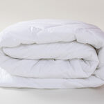 واقي مرتبة كوين ضد الماء قطن باللون الأبيض من بوتيك بلانش 180*200*25 سم image number 1