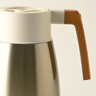 دلة ستيل لون ذهبي سعة 1.5 لتر من دلتي 