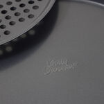 Betty crocker non stick pizza tray set 2 pieces 33cm with cutter image number 3