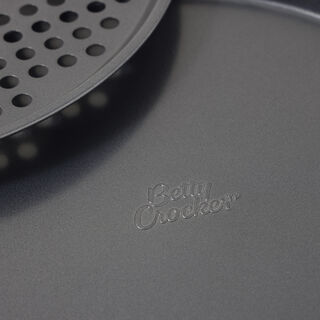 Betty crocker non stick pizza tray set 2 pieces 33cm with cutter