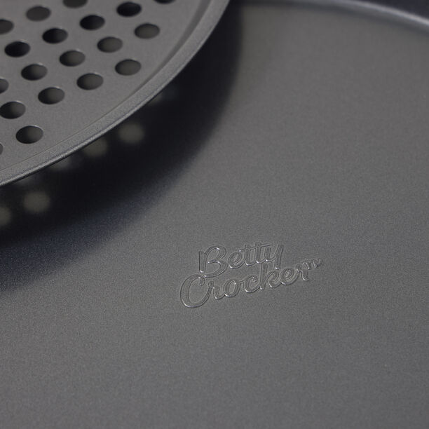 Betty crocker non stick pizza tray set 2 pieces 33cm with cutter image number 3